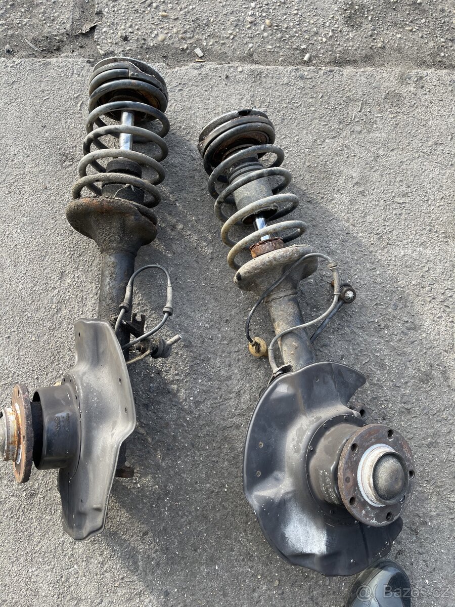 Přední tehlice persony pro Bmw E34