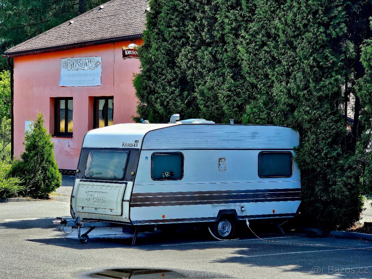 Karavan Knaus – kompletně zařízený, celoročně obyvatelný