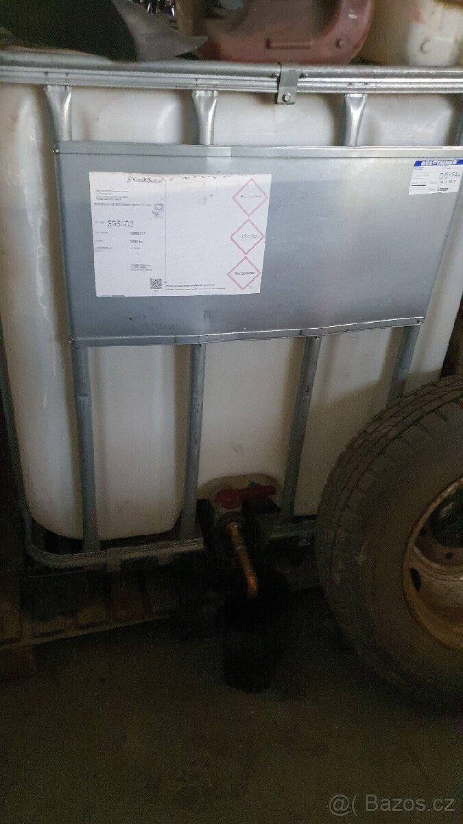Prodám plastovou nádrž 1000 litrů