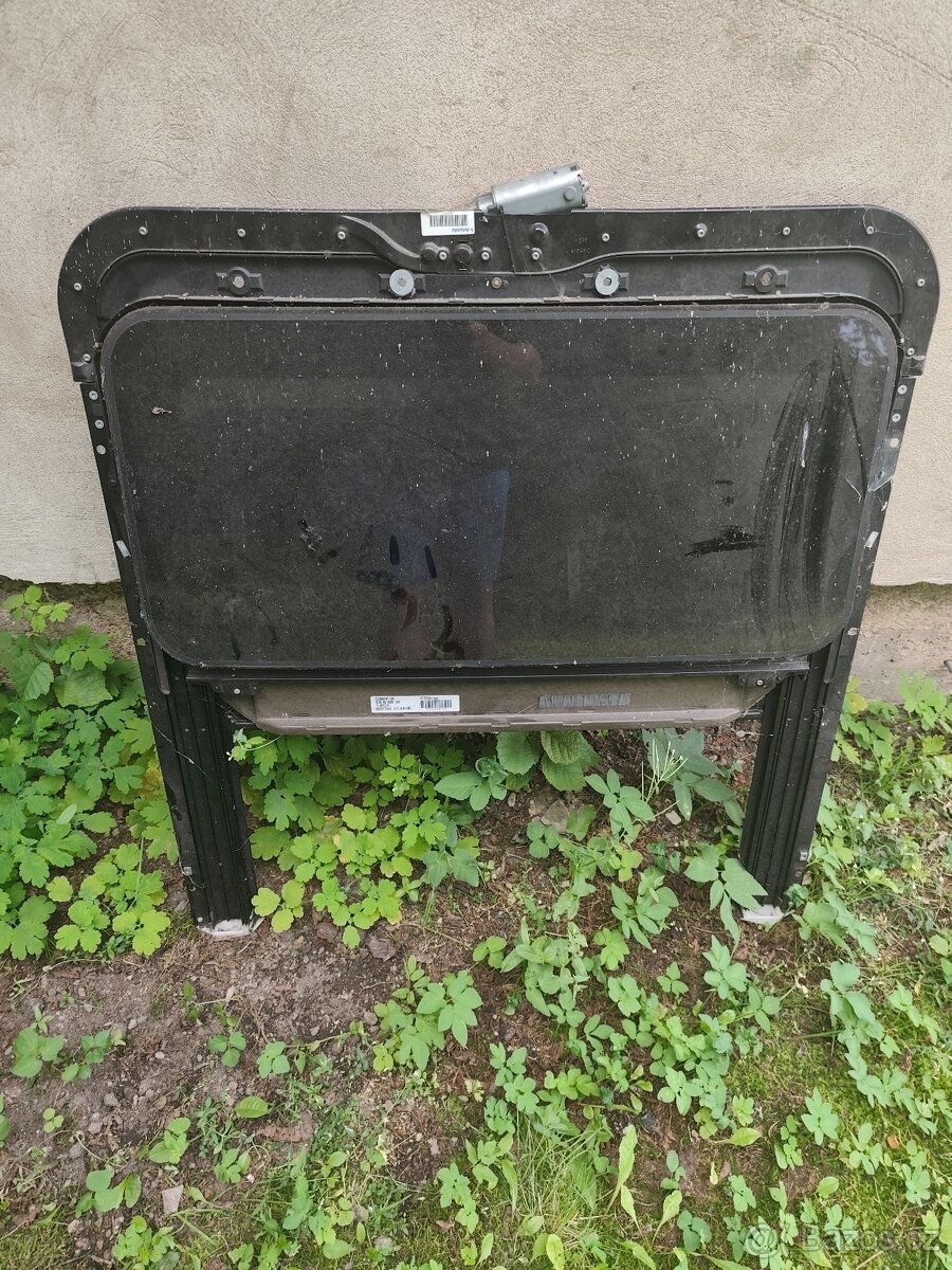 Střešní okno posuvné výklopné s žaluzií , Škoda, VW