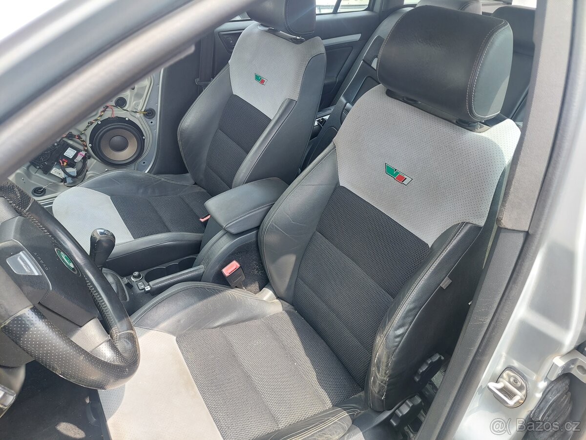 Škoda Octavia II RS combi interiér