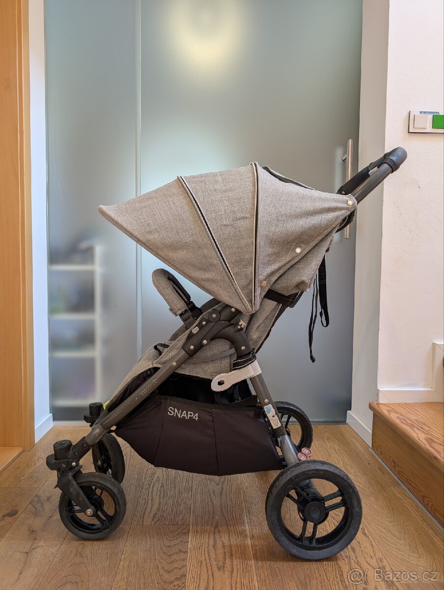 Kočárek Valco Baby Snap 4 šedý + nafukovací kolečka