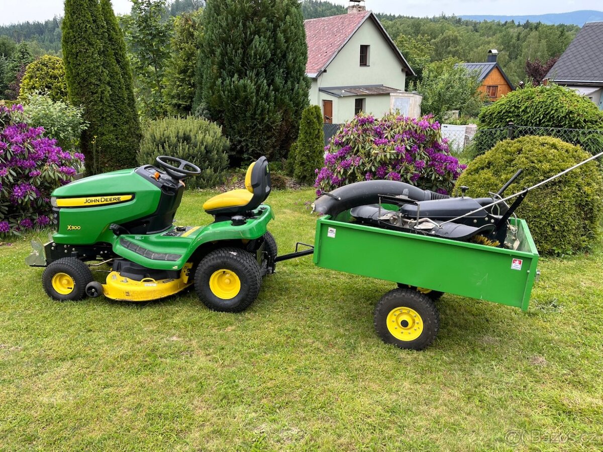 Zahradní traktor John Deere + příslušenství