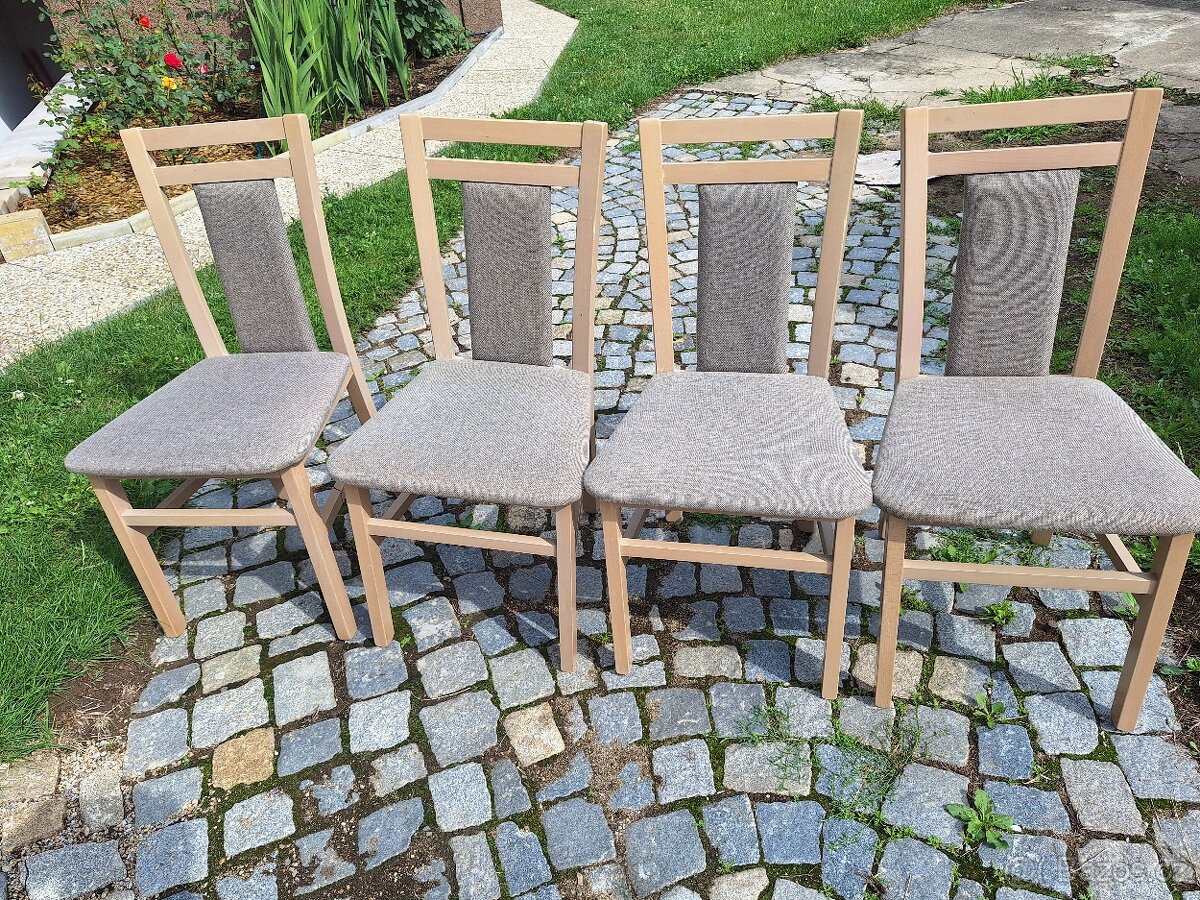 Rozkládací kuchyňský stůl a 4 židle