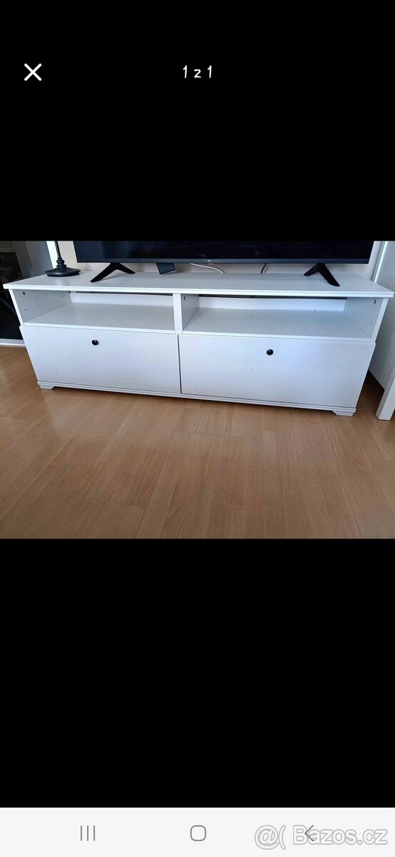 Stul pod TV