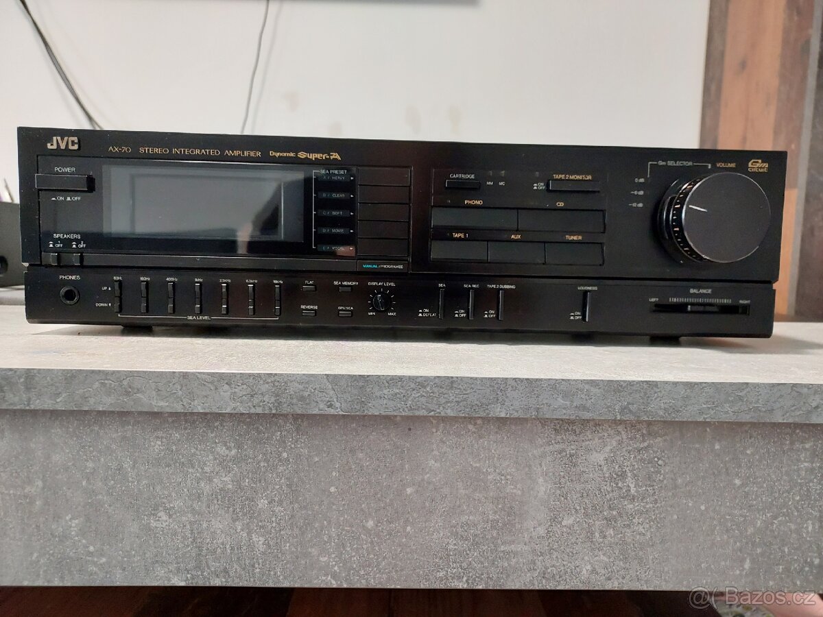 JVC AX 70