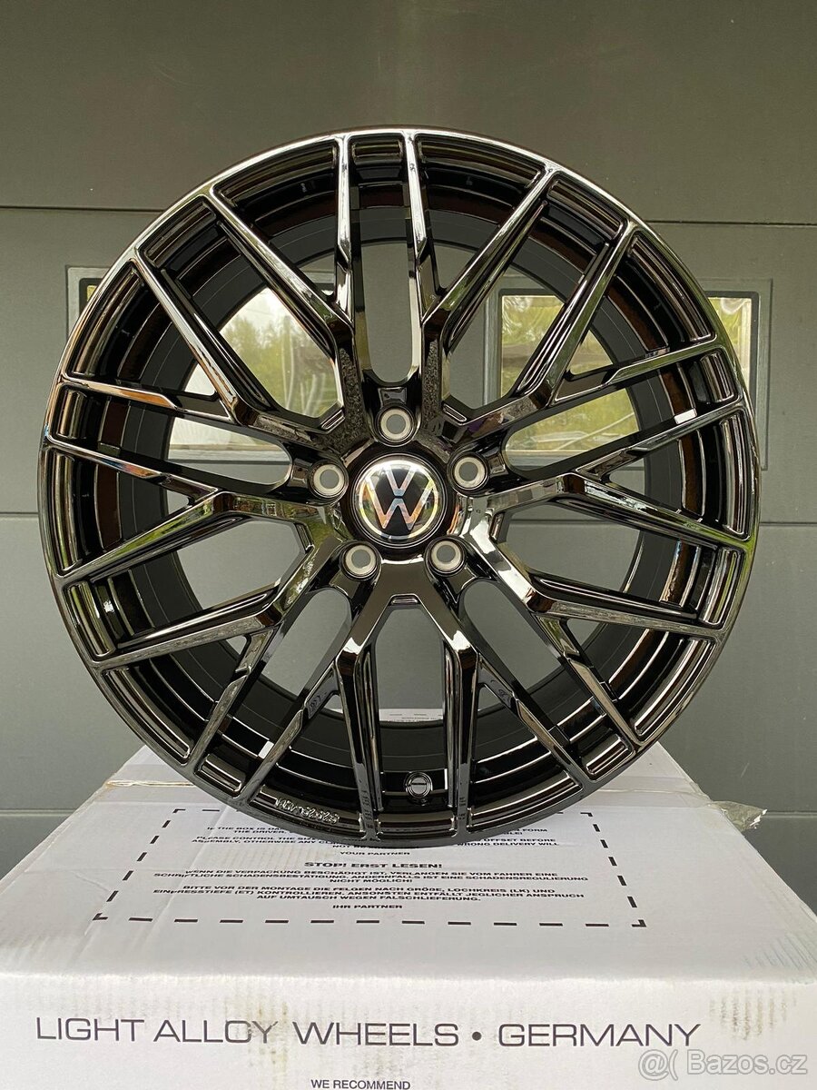 5x112 R18 MAM RS4 Black