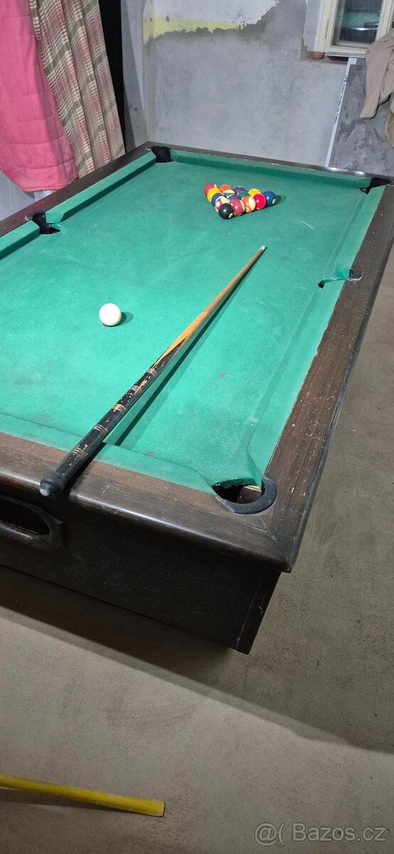 kulečníkový stůl