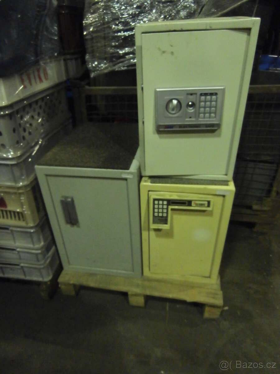 Trezor s elektronickým zámkem nefunkční za 500 kč