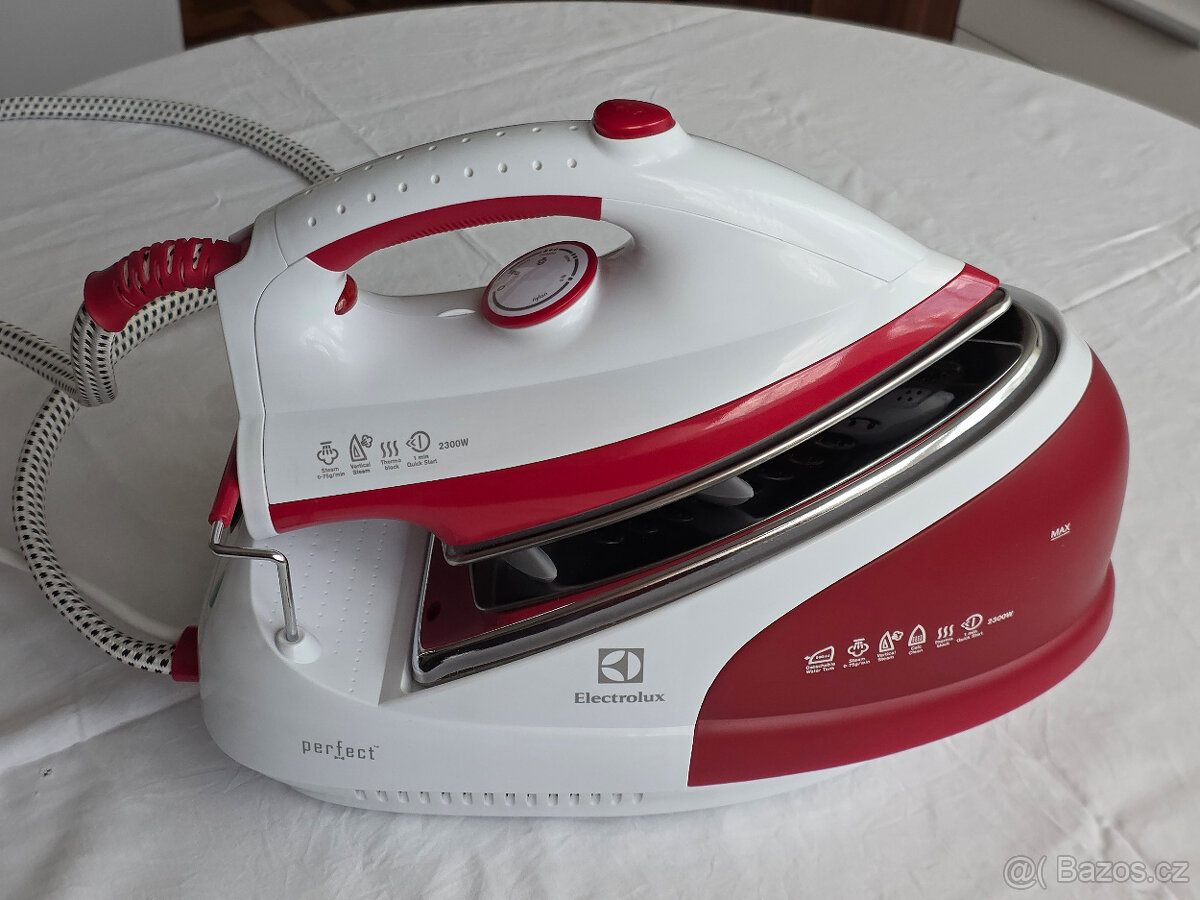 ELECTROLUX EDBS230 - LUXUSNÍ PARNÍ ŽEHLÍCÍ STANICE