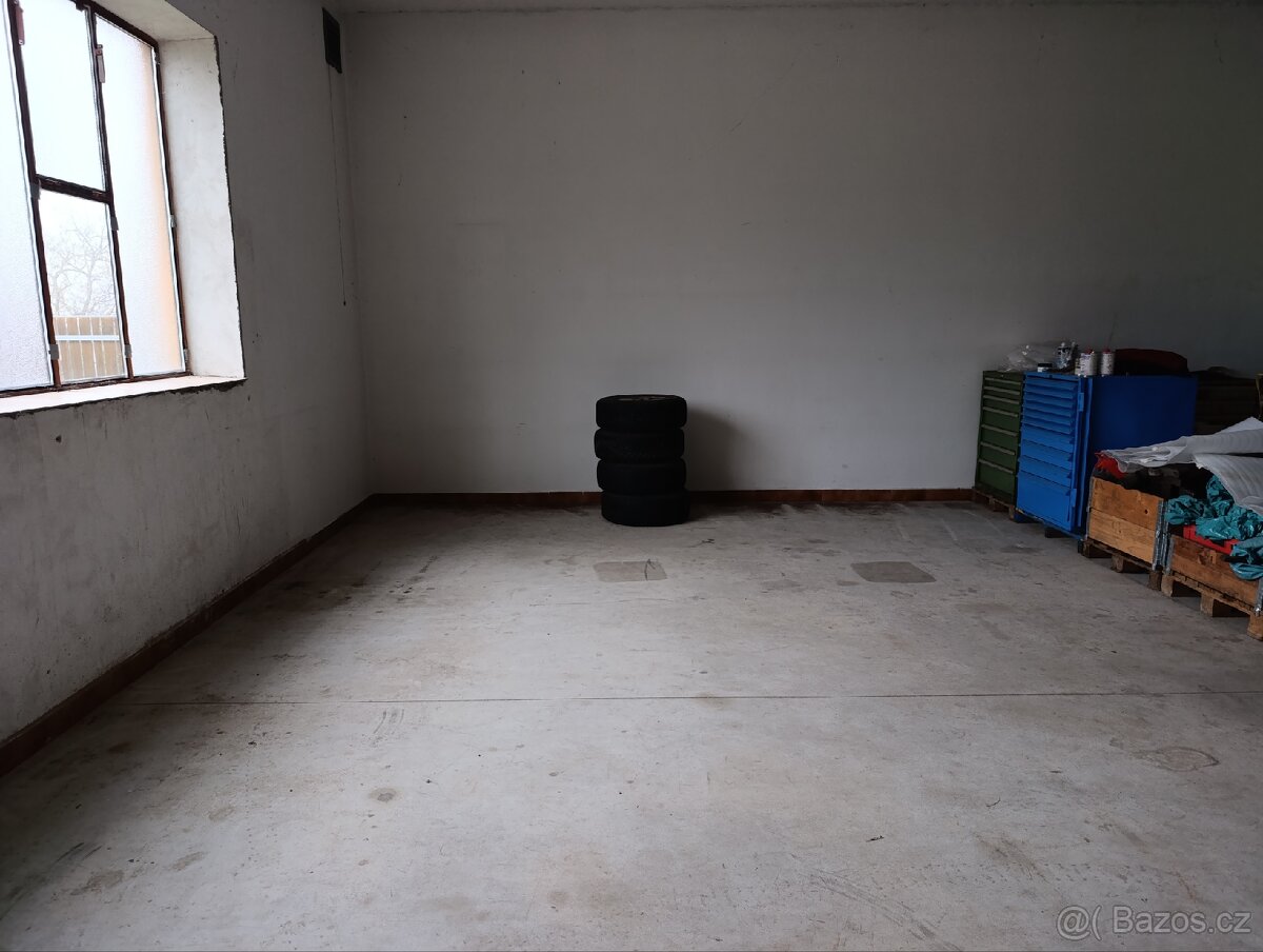 Nabízím k uskladnění auto,motorky,člun atd