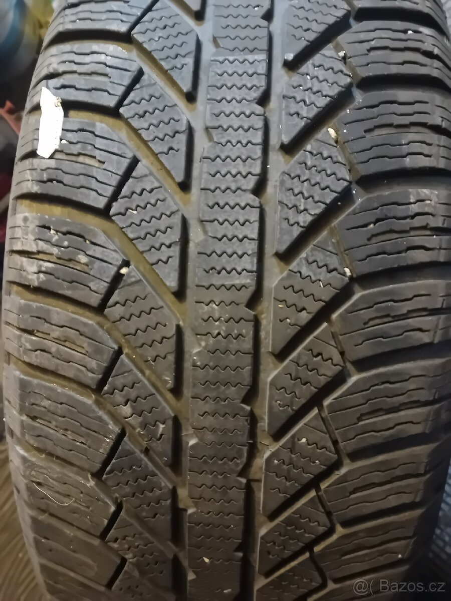 Prodám Sadu pneu 215/60/17 Zimni Semperit