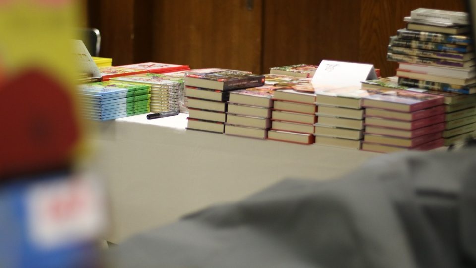 Knihy a LP desky na prodej (vhodné pro antikvariát)