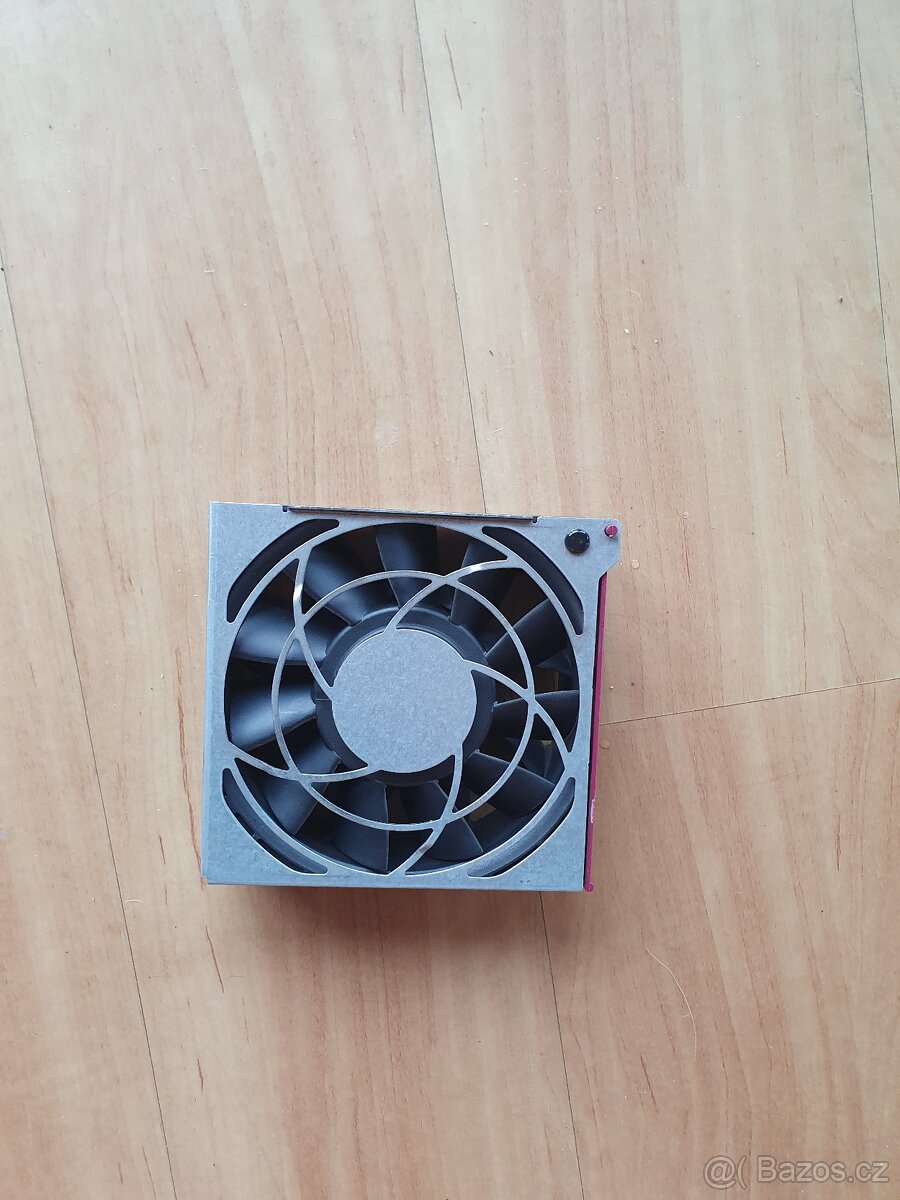 Kvalitní serverový ventilátor Delta PFC1212DE