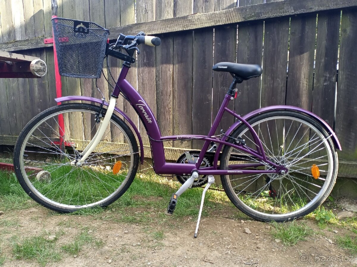Městské dámské kolo s košíkem