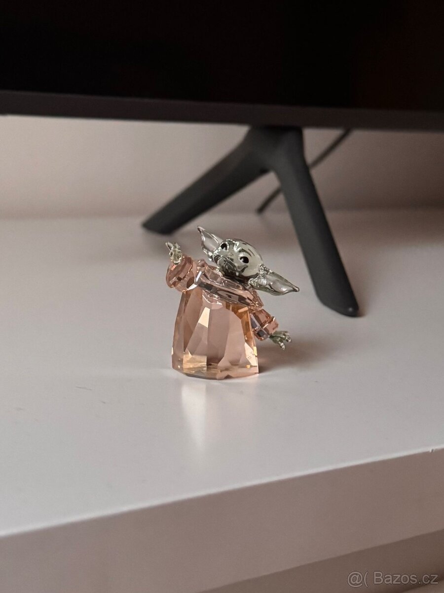 Skleněná soška SWAROVSKI - Mandalorian (Star Wars)