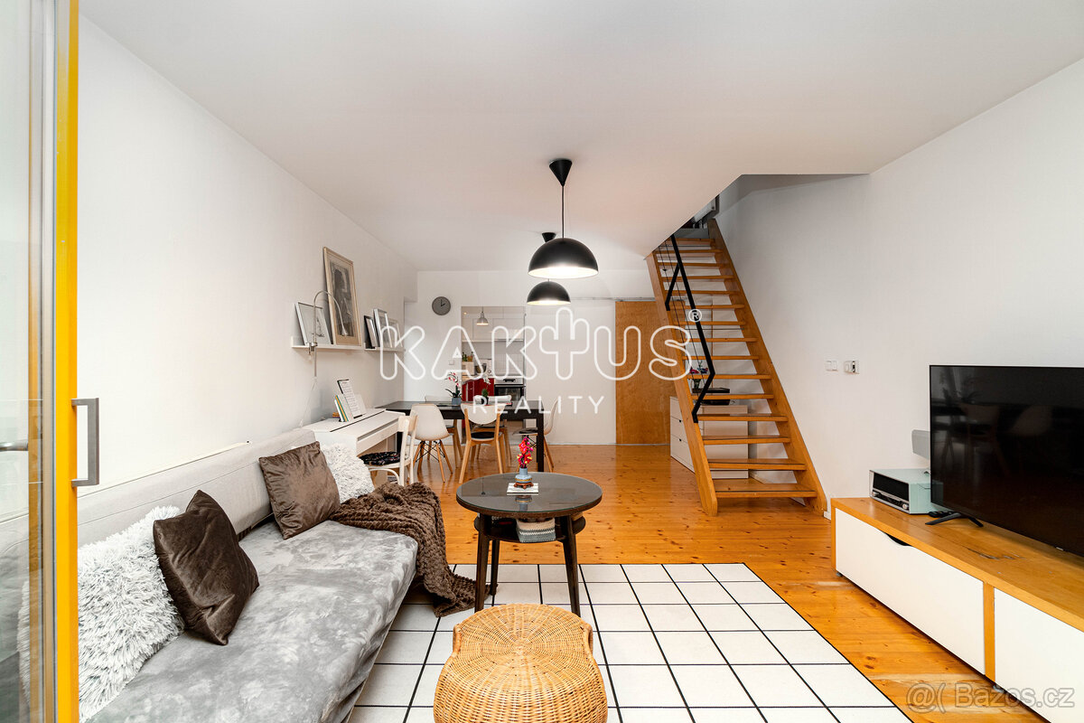 Prodej rodinného domu [97 m2] s domem pro hosty [43 m2] a po