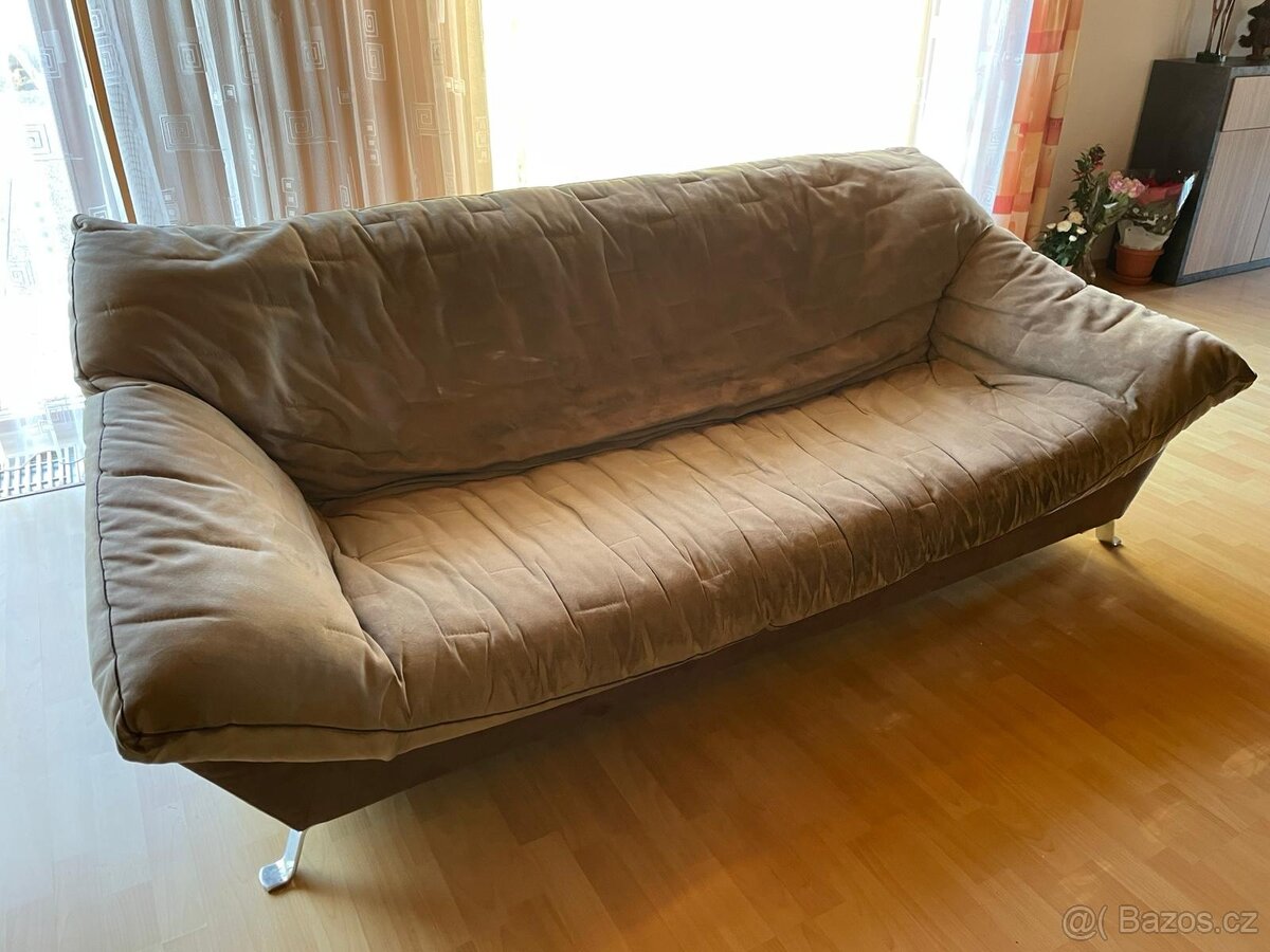 Humpolec Prodám sedací soupravu.