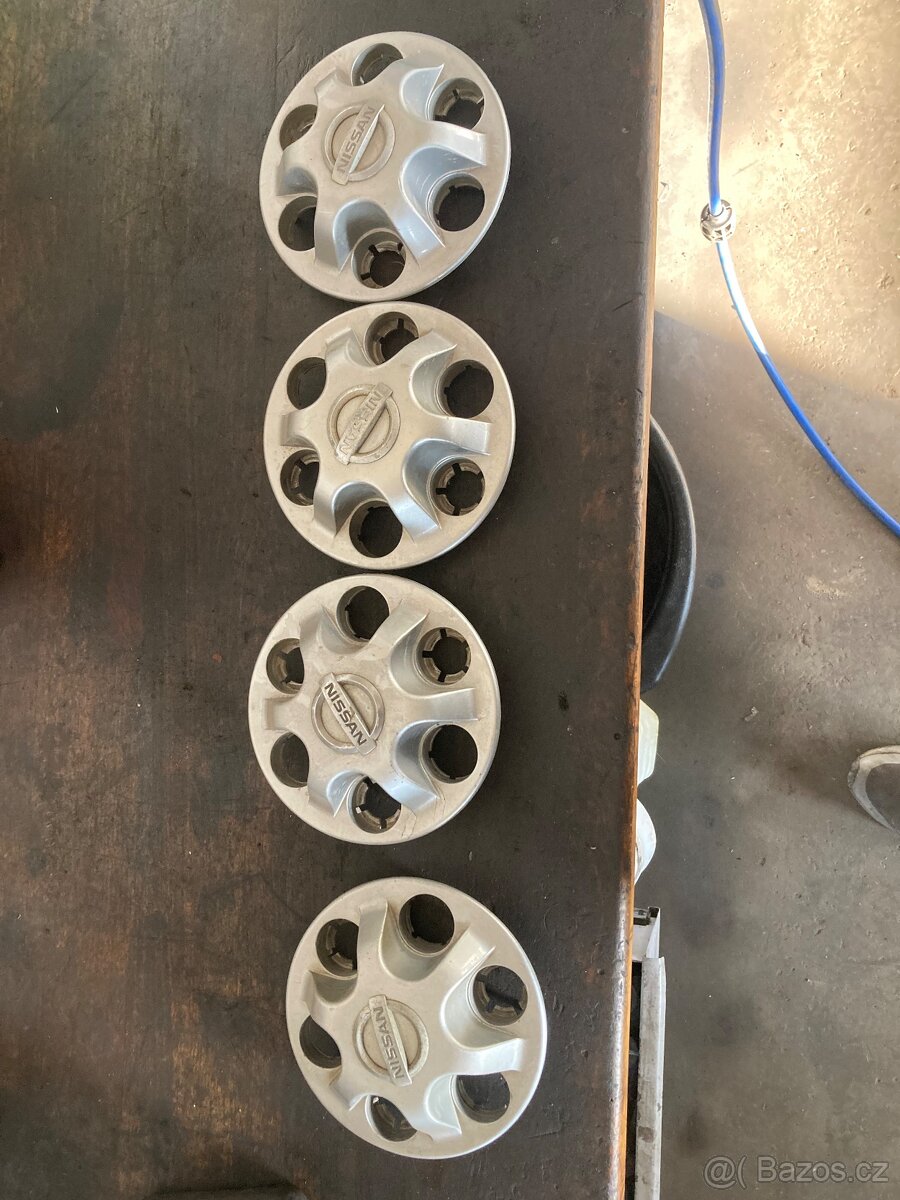 Kola s pneu Navara D40