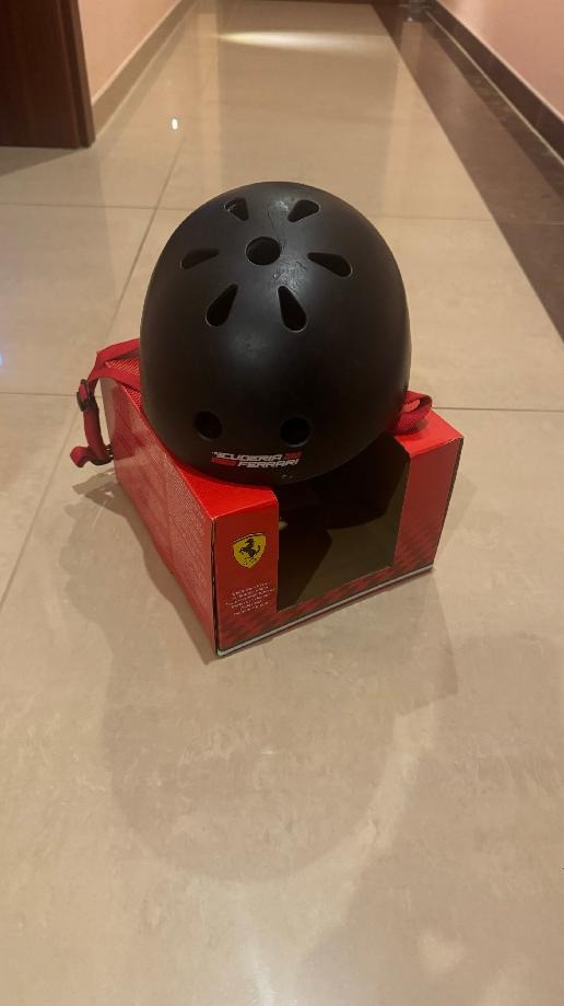 Ferrari Scuderia helma