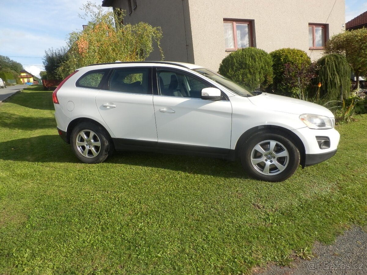 XC 60 AWD-MOMENTUM