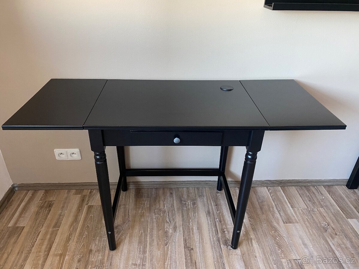 Stůl Ikea, barva černá