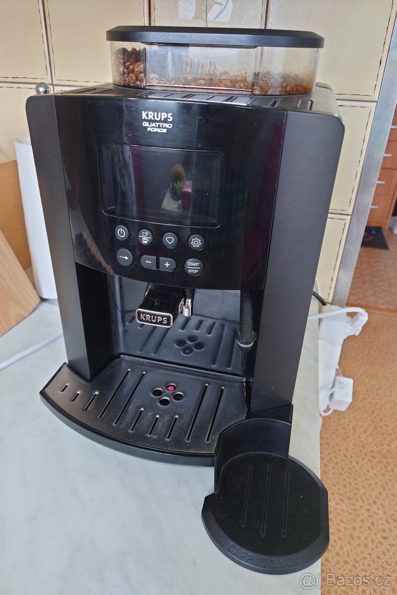 Kávovar KRUPS EA819