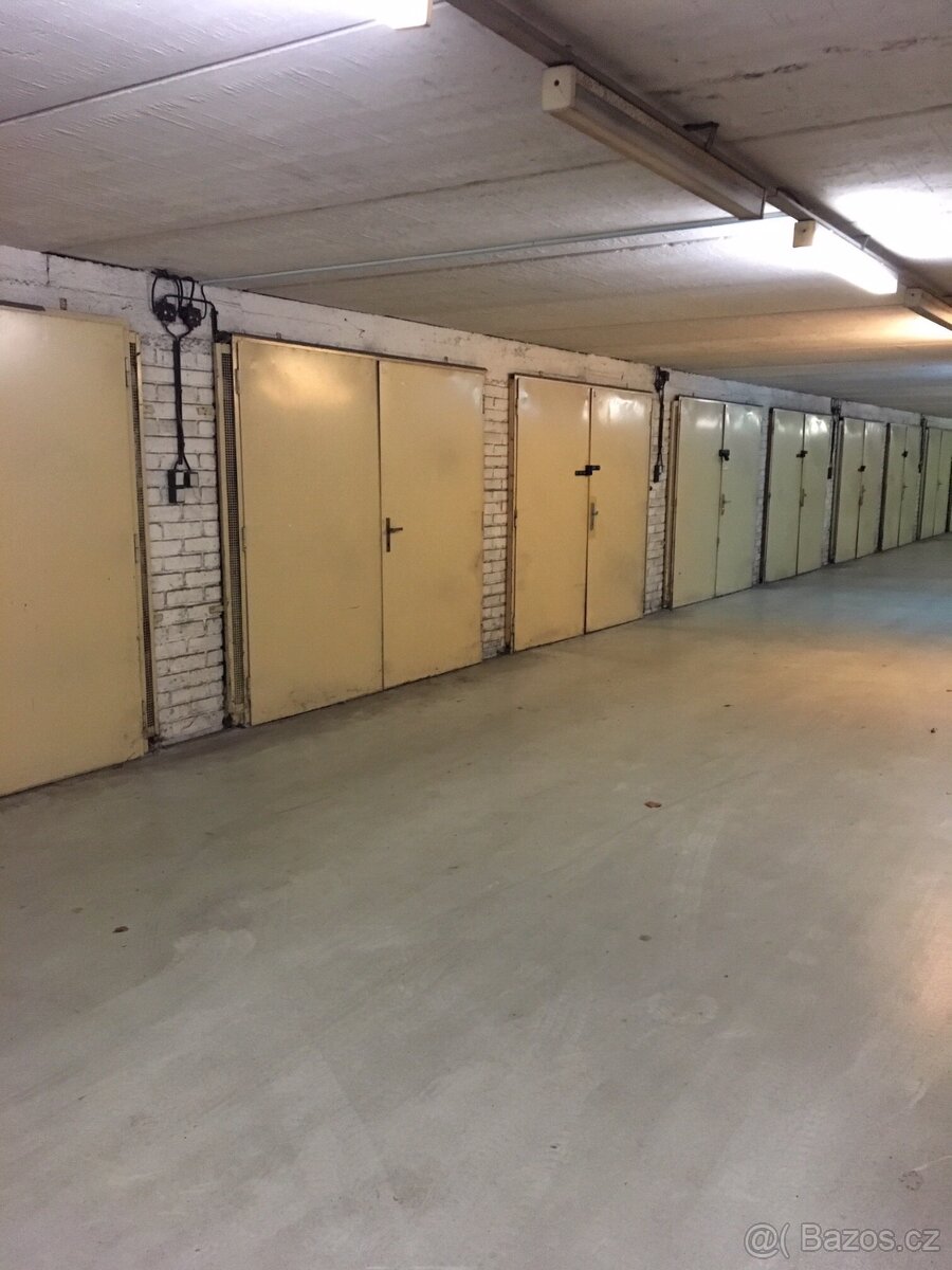 Pronájem garáže ul. Hausmannova, Praha 4 - Modřany