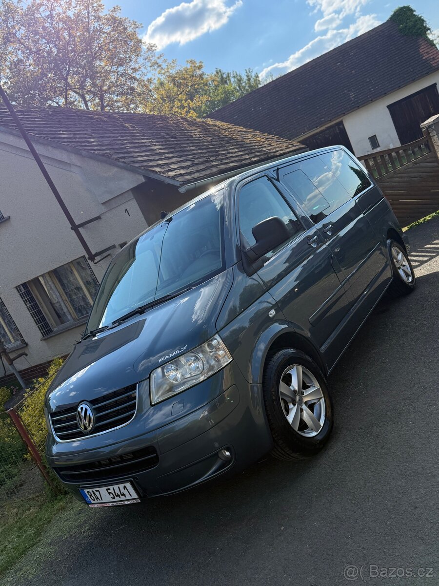 VW Multivan 2.5tdi 128kw automat 7 míst k pronájmu