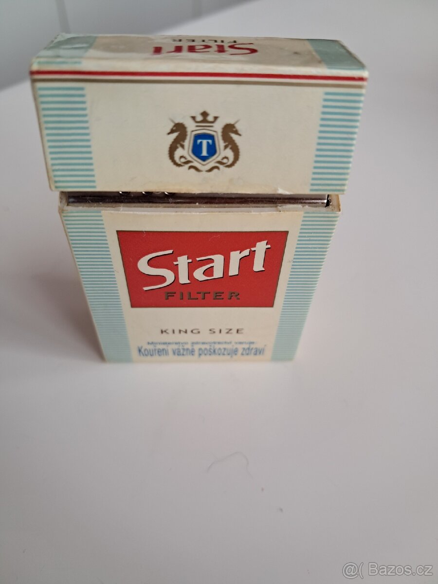 Starý retro zapalovač, plně funkčni