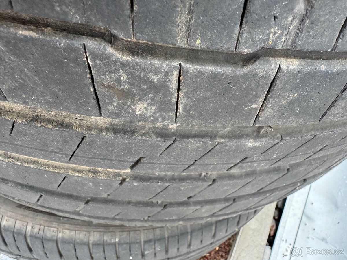 Pneumatiky 295/35/R21