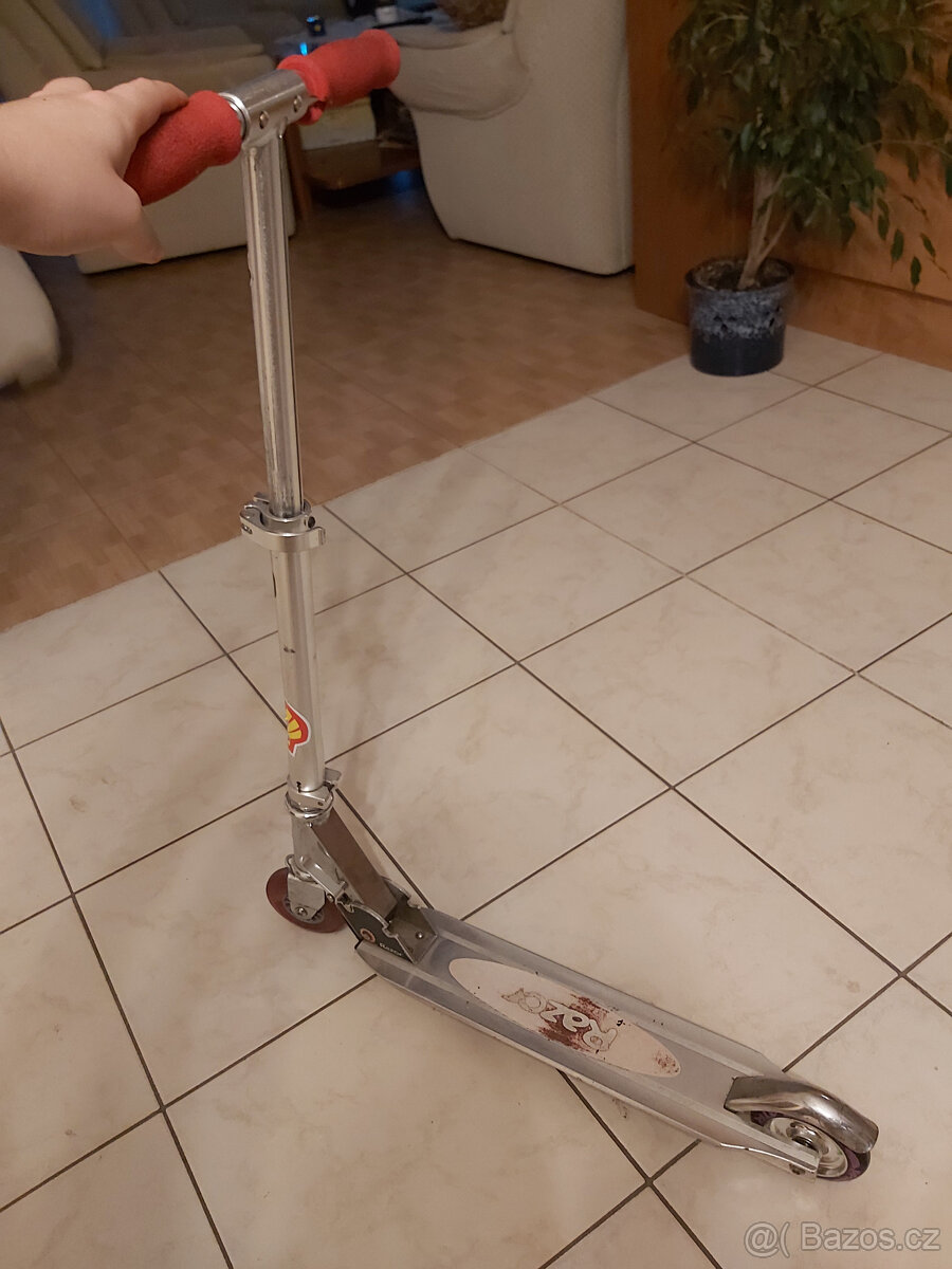 koloběžka Razor
