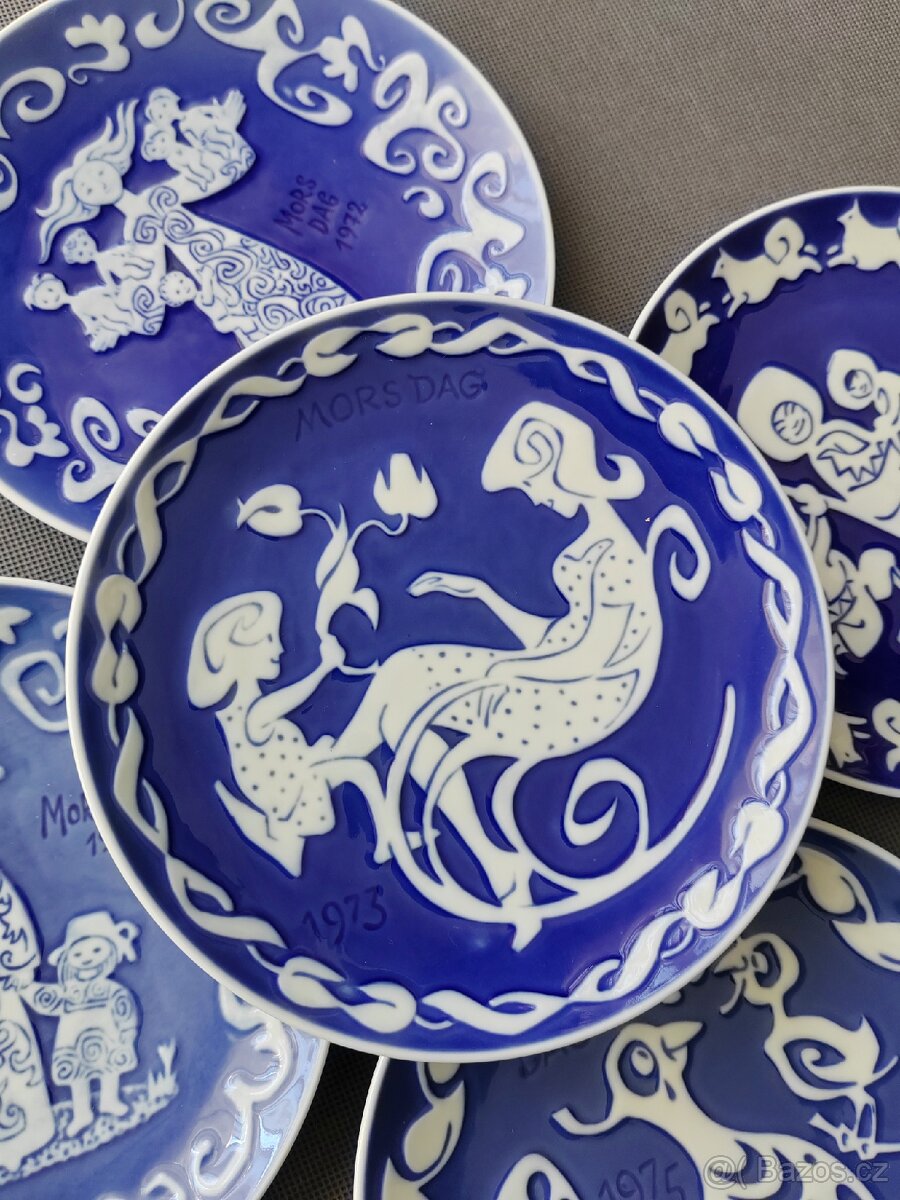 Sada krásných talířů v designu "Den matek" Royal Copenhage