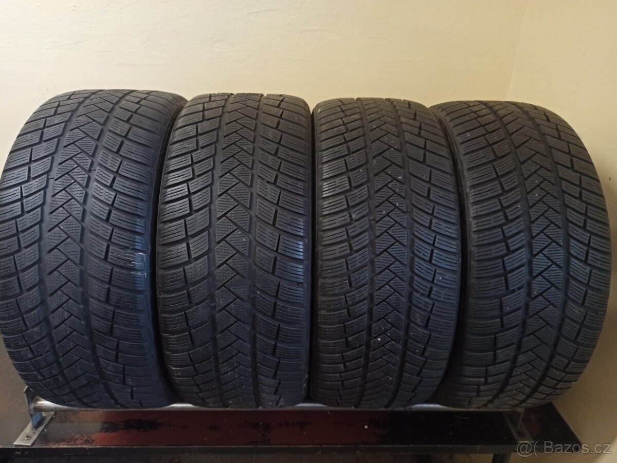 VREDESTEIN dvourozměrné 255/40R21 + 265/40R21