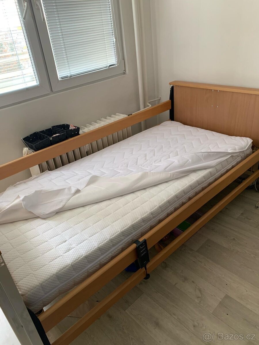 Zdravotní polohovací postel