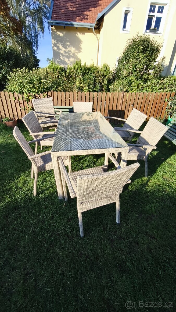 Zahradní ratanový nábytek