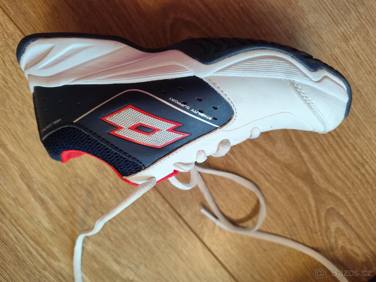 Dětské sportovní boty Lotto vel. 32