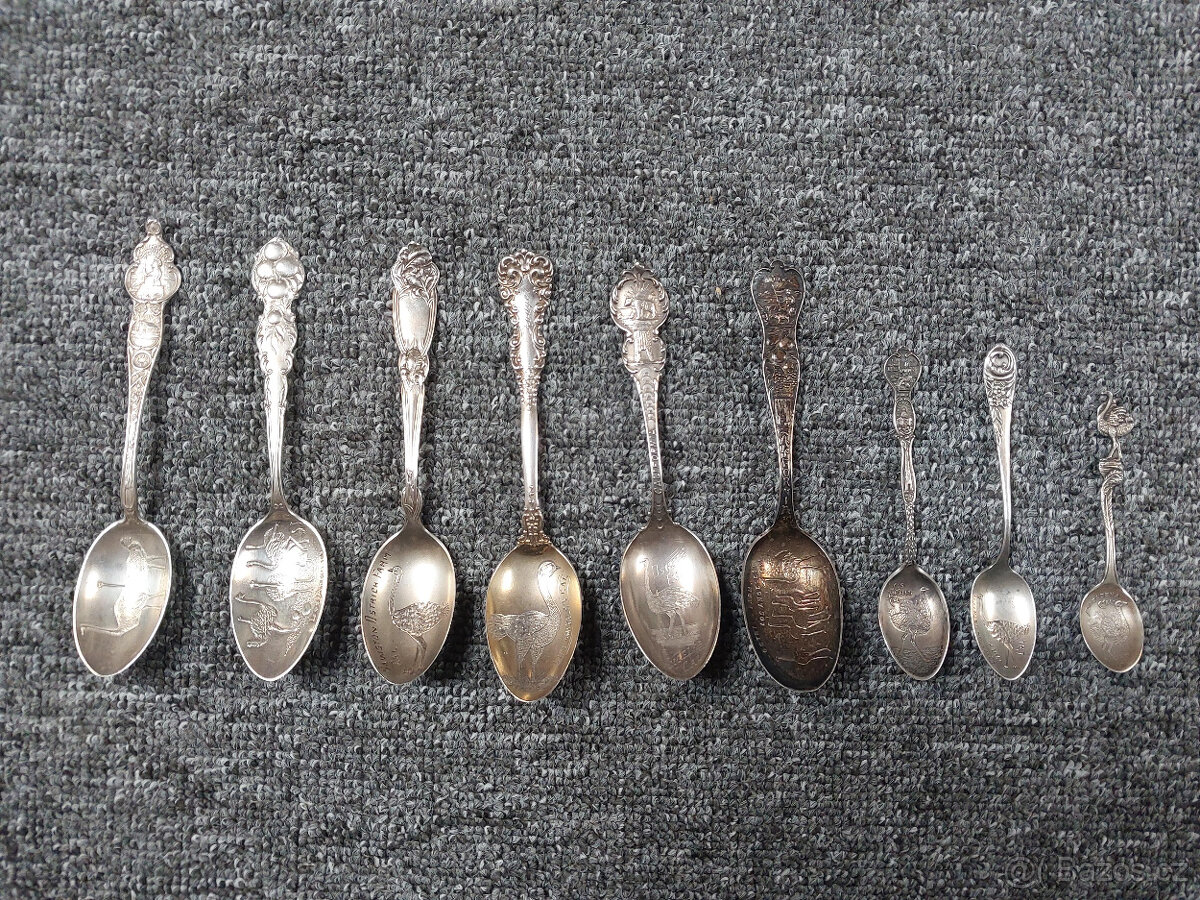 9 ks historických stříbrných sběratelských lžiček