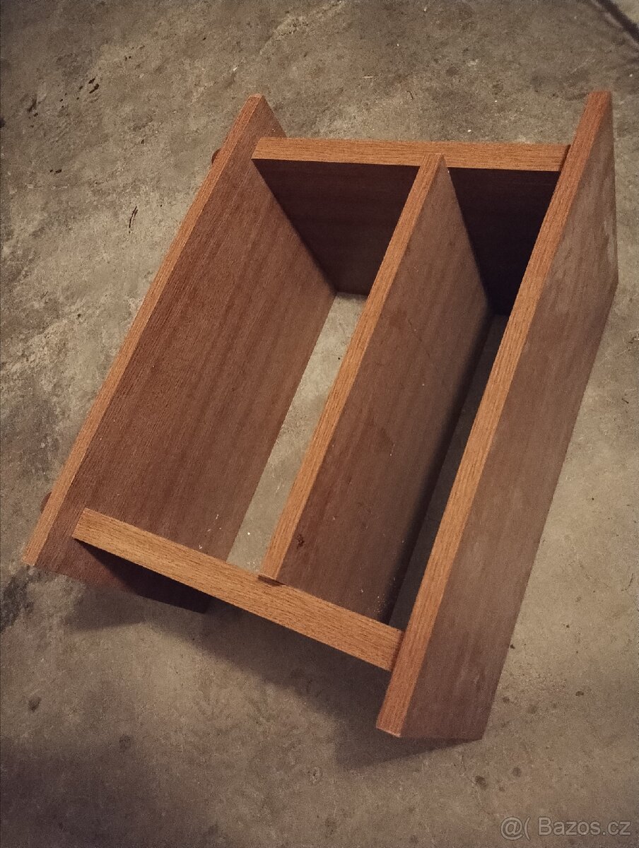 Stoleček Š57 x V45 x H32 cm