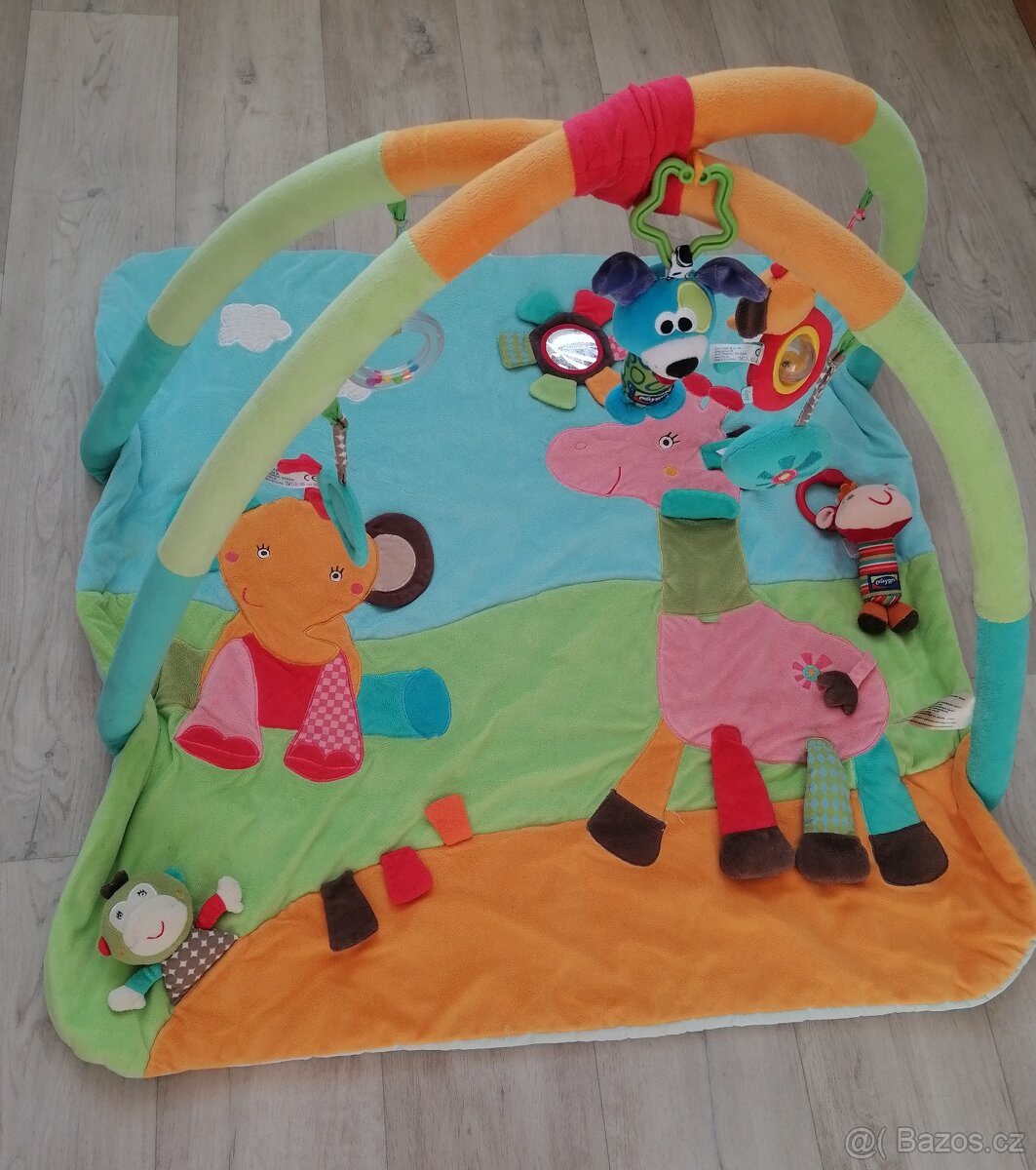 Dětská hrací deka s hrazdičkou