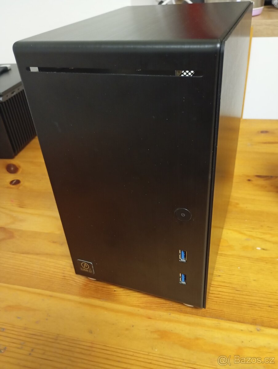 Hliníková ITX PC skřín Lian-Li PC-Q21+nový 12cm slim ventilá