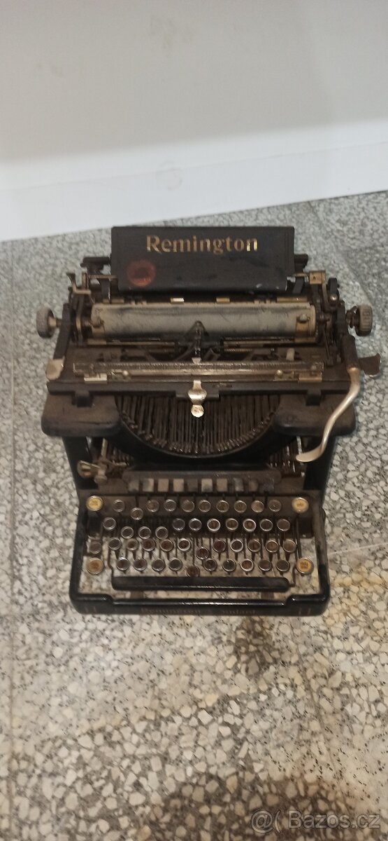 Prodám starý psací stroj Remington