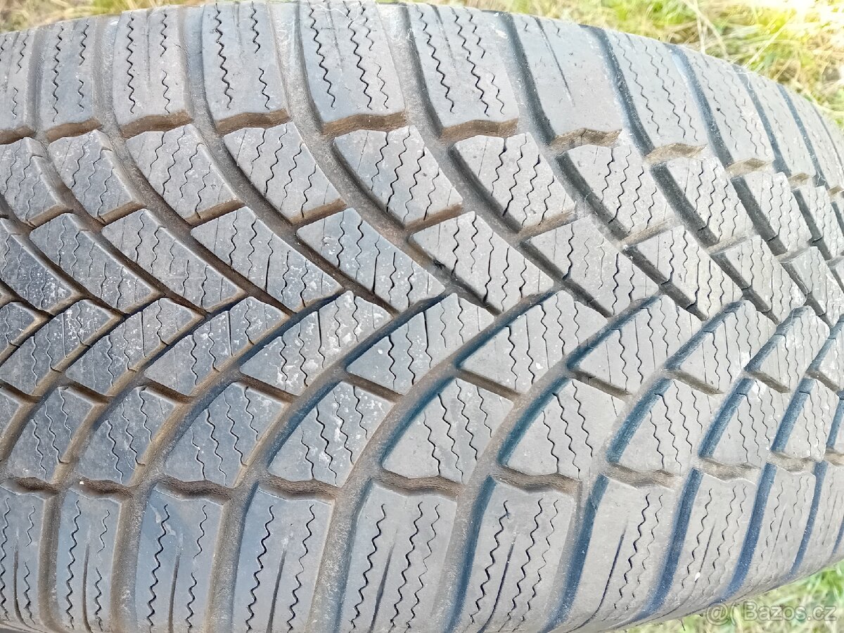 Prodám Sadu pneu 215/60/17 Semperit Zimni