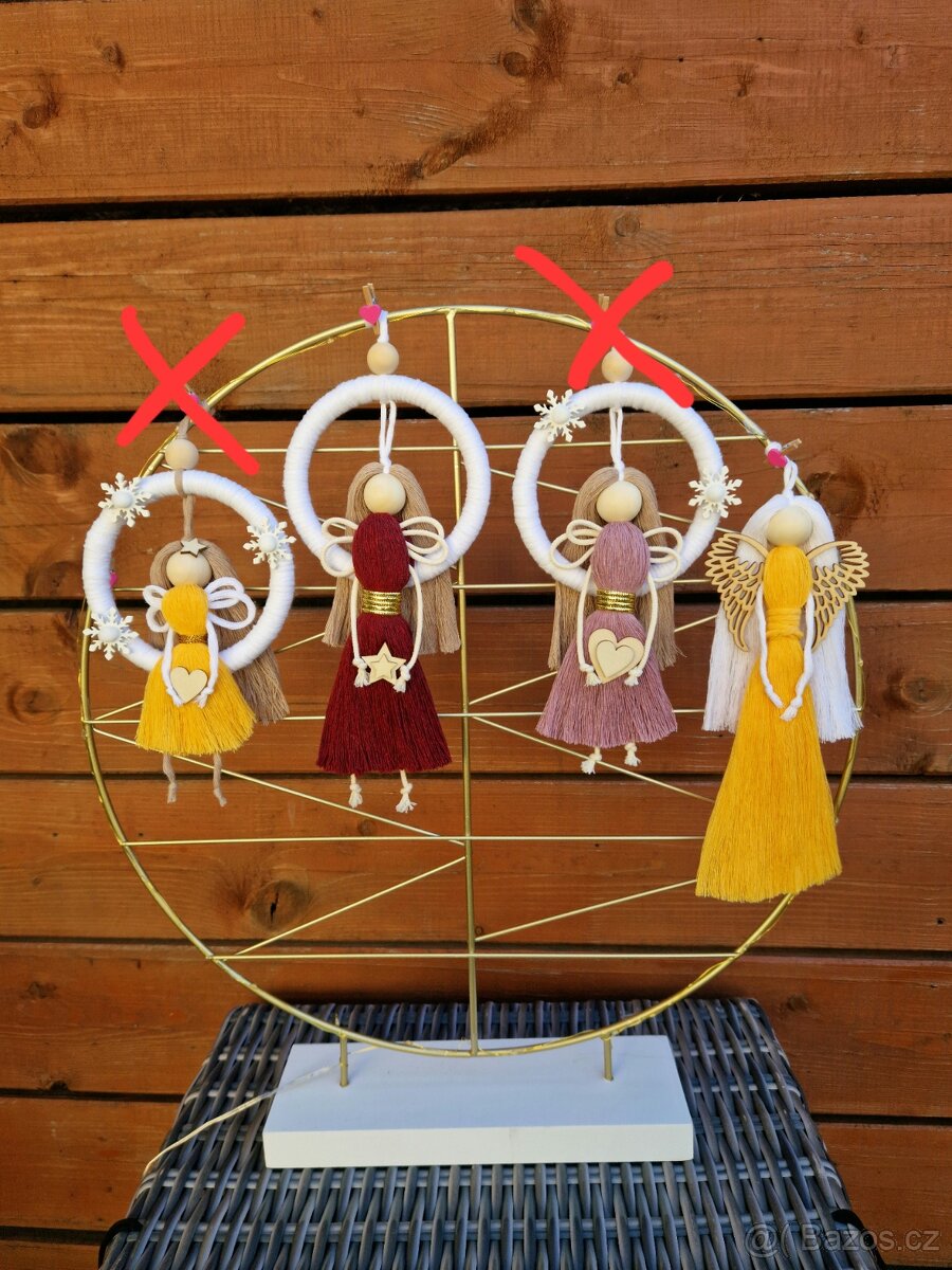 Andílek na kruhu červený