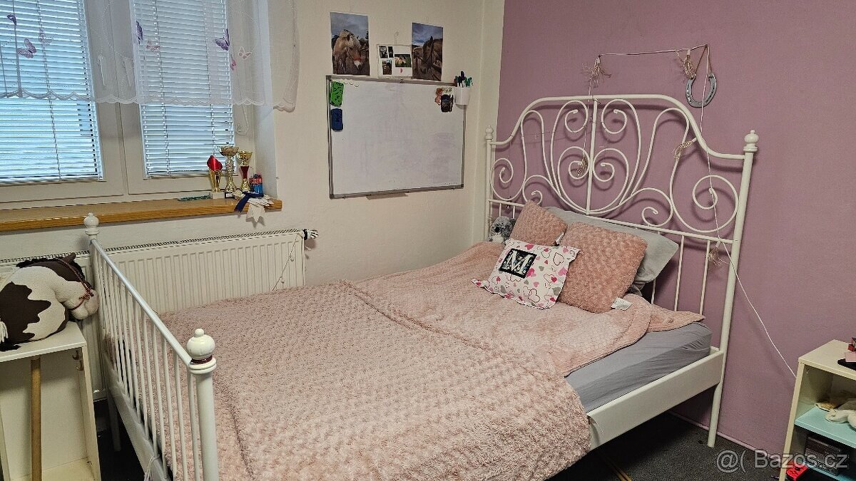 Postel Ikea bílá kovová