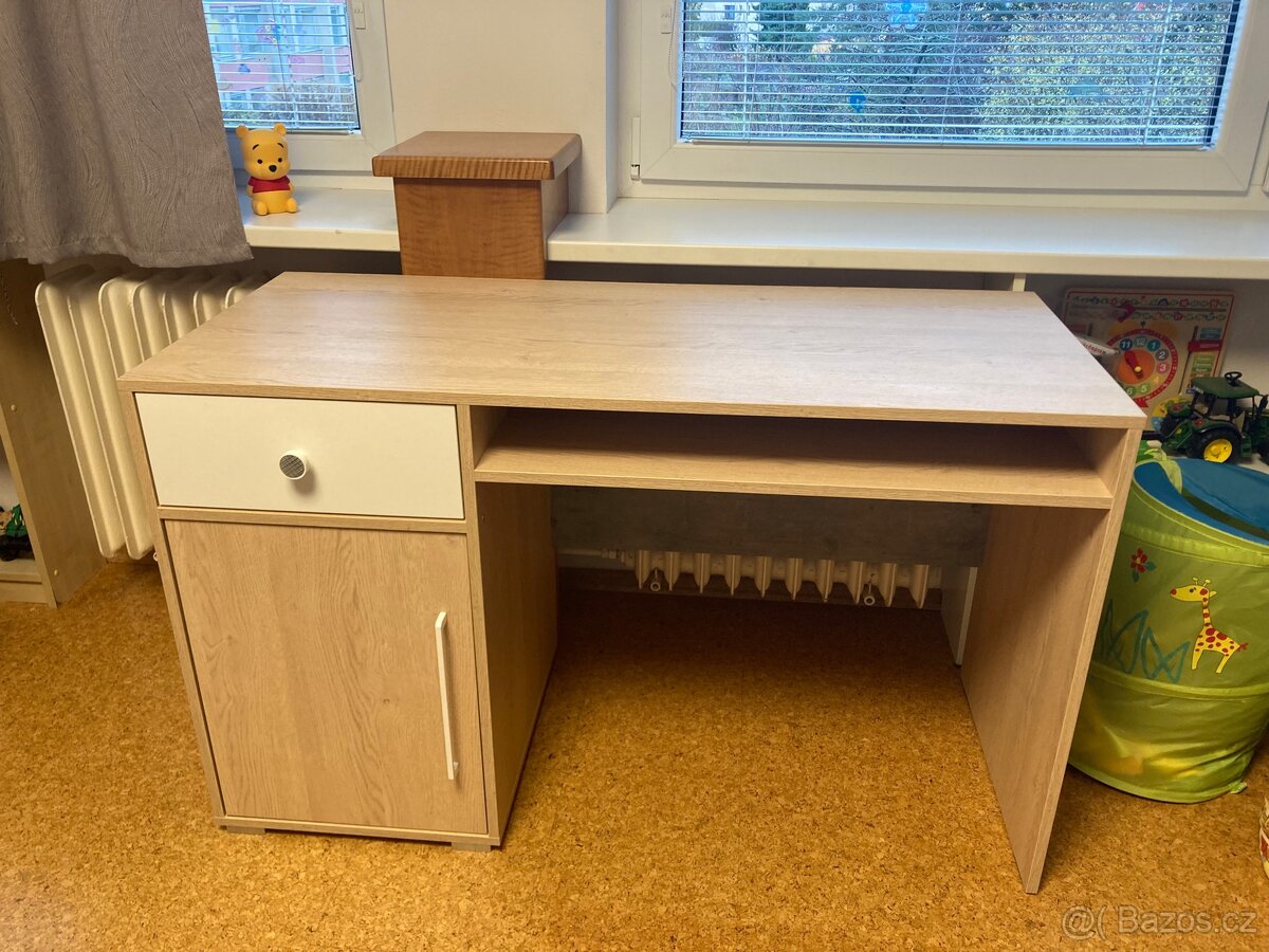 Psací stůl