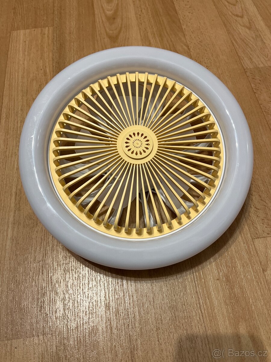 Stropní ventilátor s světlem