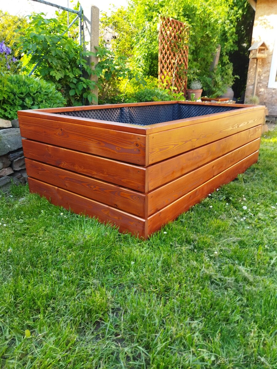 Vyvýšený záhon z modřínu