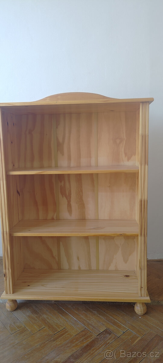 Dřevěná knihovna IDEA