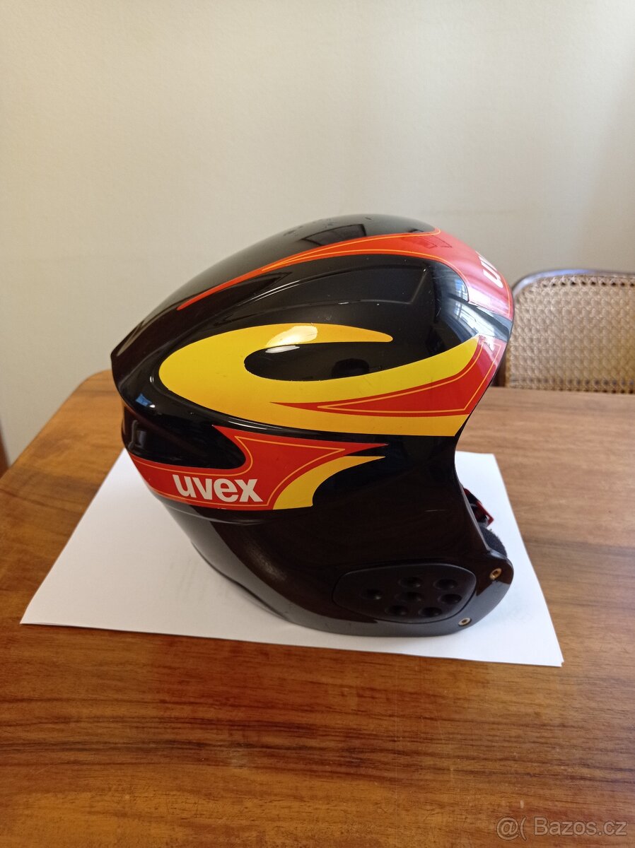 Lyžařská helma UVEX (dětská)